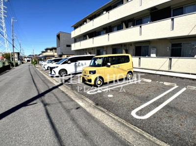 【駐車場】 | ハピネス大圦 | 駐車場に車を止められます