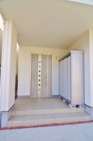 越谷市大字下間久里の中古一戸建のエントランス