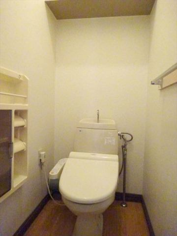 上津コーポD棟のトイレ|ゆったりとした空間のトイレです