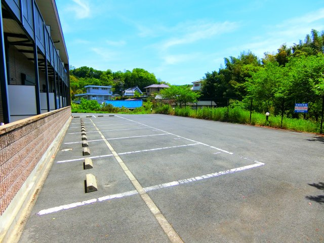 アンプルールクラージュmont vertの駐車場