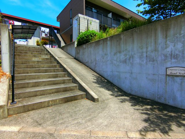 アンプルールクラージュmont vertのエントランス