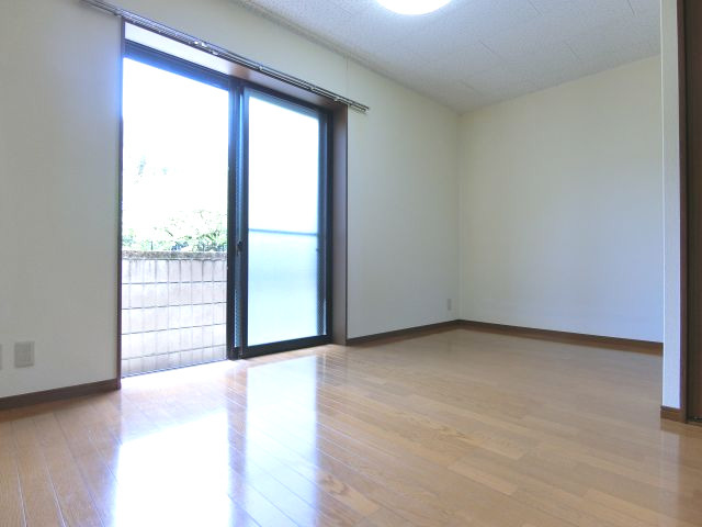 アンプルールクラージュmont vertの居間・リビング|同物件別部屋イメージ写真