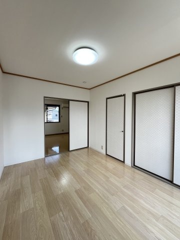 パストラル米原Ｂ棟の洋室