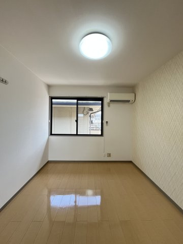 パストラル米原Ｂ棟の洋室