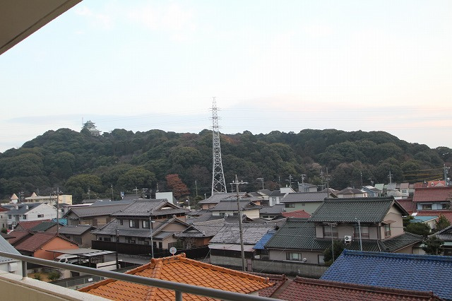 寿ゞやマンション間々本町の展望|バルコニーからは、小牧山・小牧城が見えます。四季折々の景色が楽しめます。