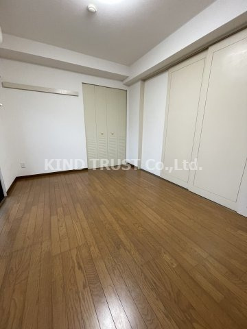 晋栄一番館の居間・リビング|こちらのリビングで趣味の時間をお楽しみください