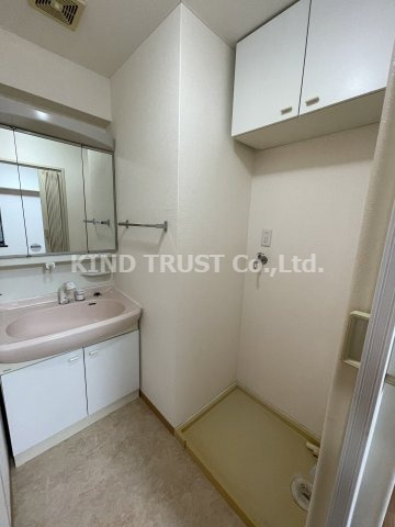 晋栄一番館の洗面所|ゆったりとスペースのある洗面所