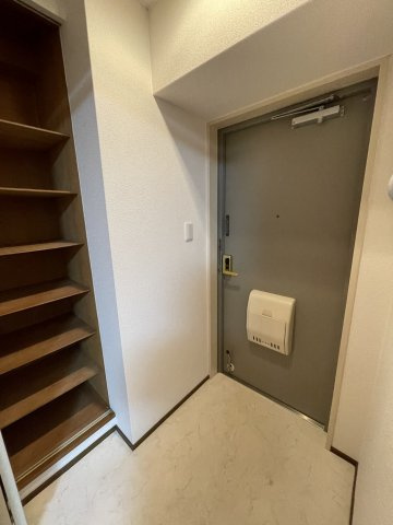 晋栄一番館の玄関|玄関です