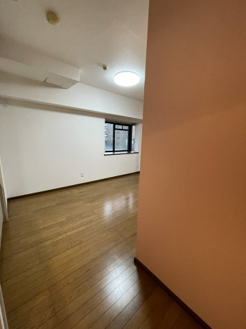 晋栄一番館の居間・リビング|使いやすい居間です