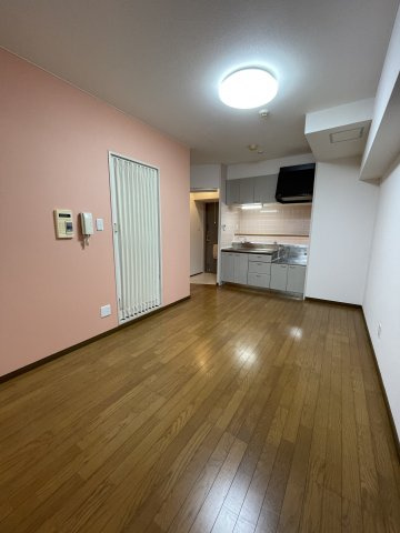 晋栄一番館の居間・リビング|ゆったり過ごせるリビングです