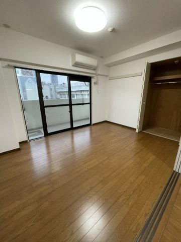 晋栄一番館の居間・リビング|ゆったり過ごせる居間です