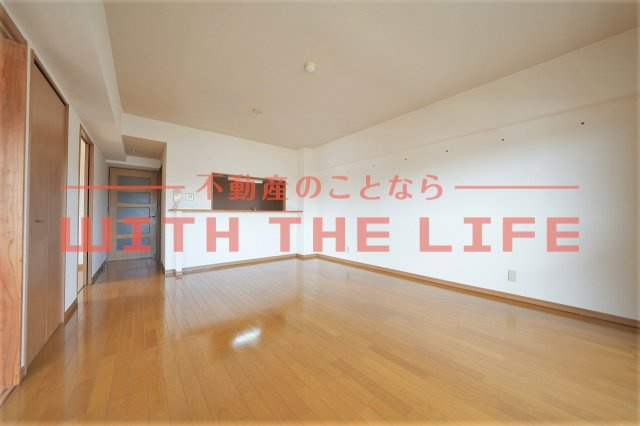 プレミール旗崎【10,000円キャッシュバック対象物件】の居間・リビング|こちらの居間で趣味の時間をお楽しみください
