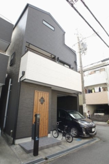 【外観】 | ビルトイン車庫の三階建