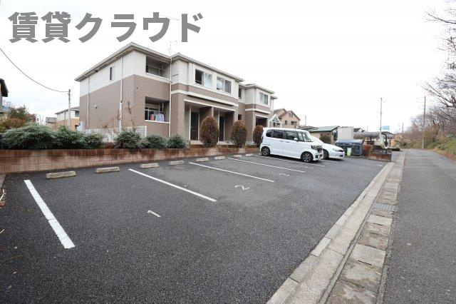 ハピネスの駐車場|駐車場があるので、車を買う予定の方も安心です