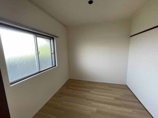 各務ハイツの洋室