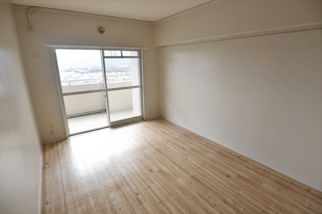 ビレッジハウス高美が丘タワーの洋室