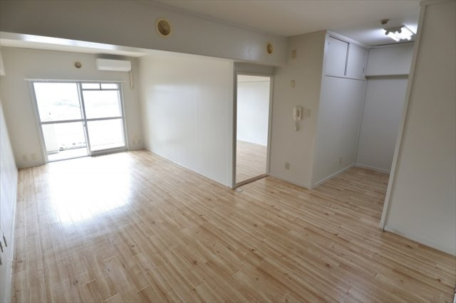 ビレッジハウス高美が丘タワーの居間・リビング