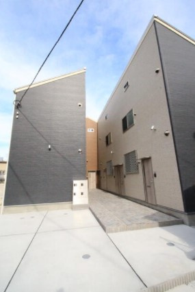 府中市八幡町３丁目のアパートの外観