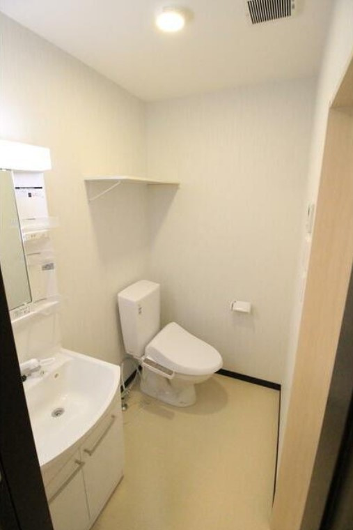 府中市八幡町３丁目のアパートのトイレ