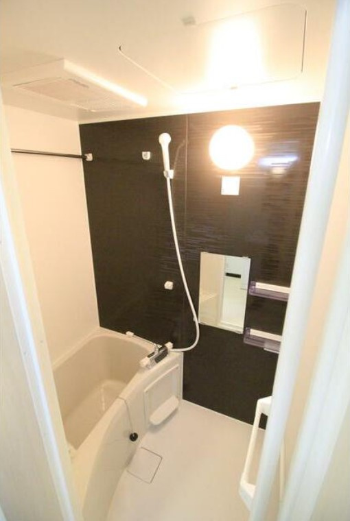 府中市八幡町３丁目のアパートの浴室