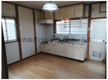 印田町戸建　賃貸のキッチン|コンパクトなキッチンで掃除もラクラク