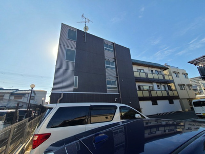 【外観】 | イーストブルー | シンプルなデザインの外観です