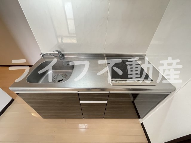 クイーンライフ今里のキッチン|お料理しやすいキッチンです