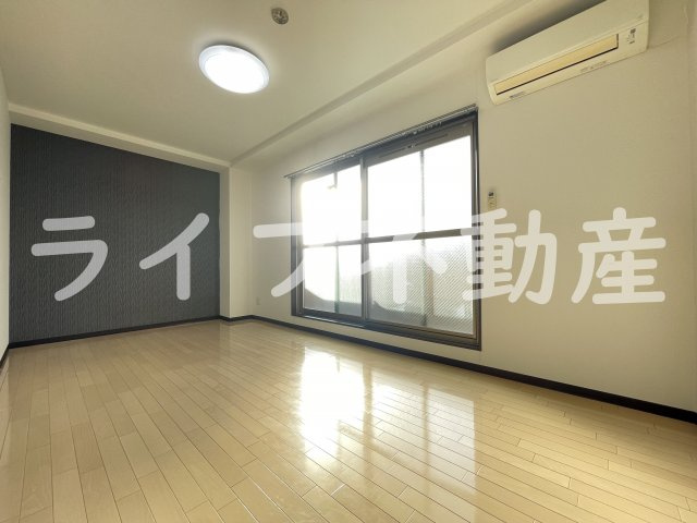 クイーンライフ今里の居間・リビング|ゆったりとしたリビングです