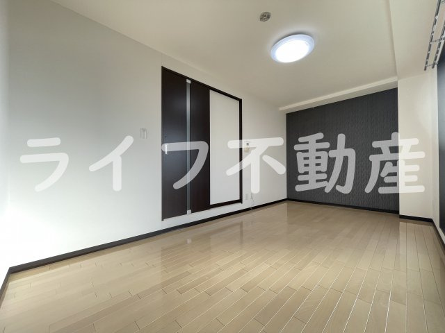 クイーンライフ今里の居間・リビング|ゆったり過ごせるリビングです