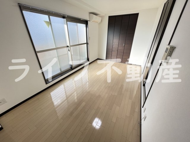 クイーンライフ今里の居間・リビング|ゆったり過ごせるリビングです