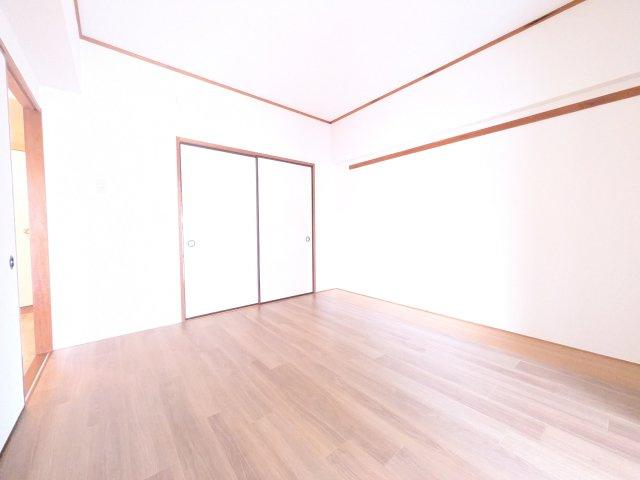 グランドヒル高橋の洋室