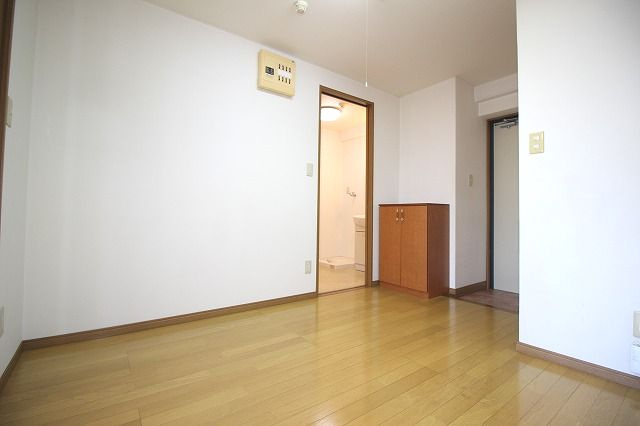 メロディハイム稲荷町の居間・リビング|おしゃれなリビングです
※間取り反転の場合あり、内装が若干異なる場合がございます