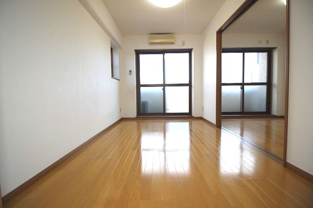 メロディハイム稲荷町の内装|明るい室内です
※間取り反転の場合あり、内装が若干異なる場合がございます