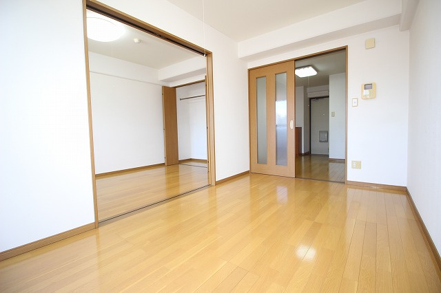 メロディハイム稲荷町の洋室|きれいな洋室です
※間取り反転の場合あり、内装が若干異なる場合がございます