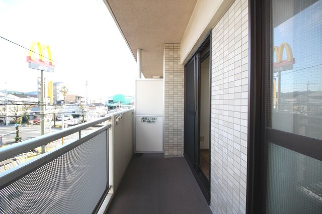 メロディハイム稲荷町のバルコニー|開放的で明るい空間を演出してくれるバルコニーです