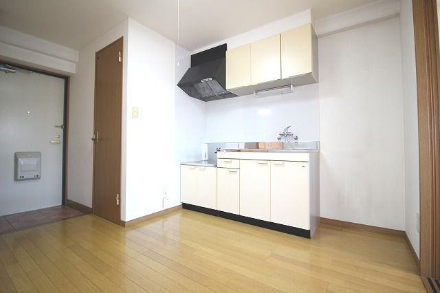 メロディハイム稲荷町の居間・リビング|ゆったりとした居間です
※間取り反転の場合あり、内装が若干異なる場合がございます