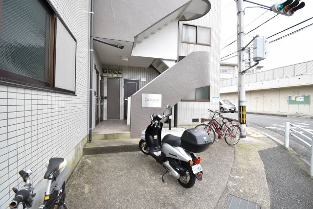 クレアトール21の駐車場