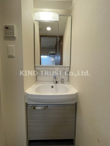 プレサンス梅田Ⅱの洗面所|ゆったりとスペースのある洗面所