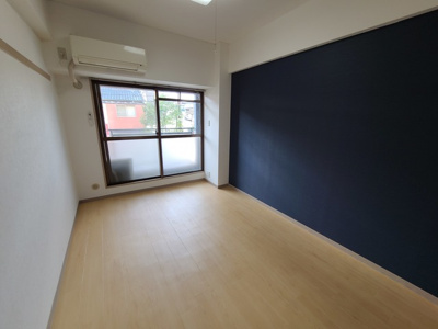 【居間・リビング】 | アスタリスク5202 | 光の差し込む明るいお部屋です