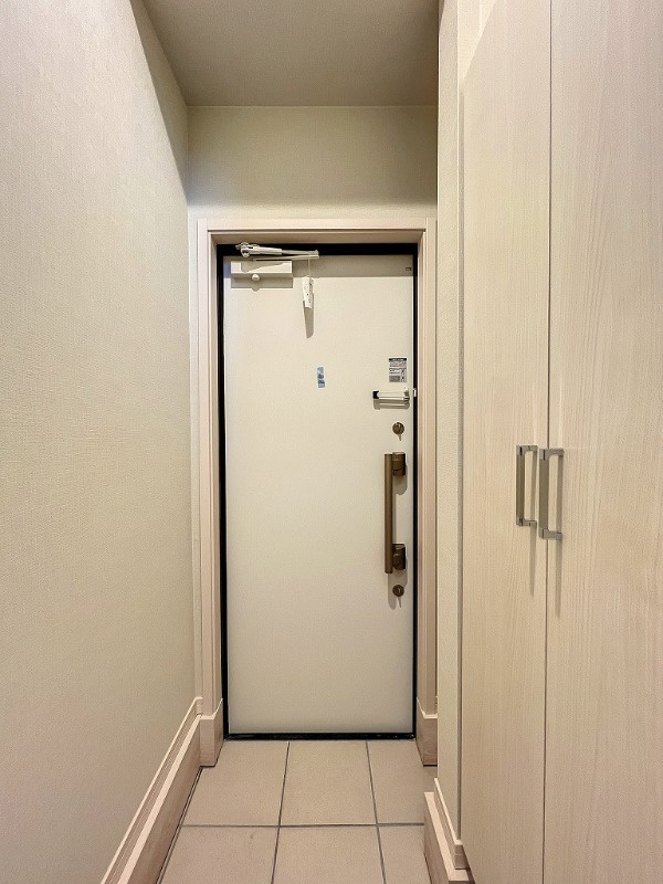 ローズコート本八幡の玄関