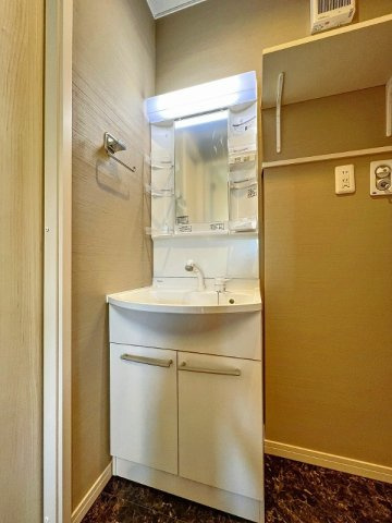 ローズコート本八幡の洗面所