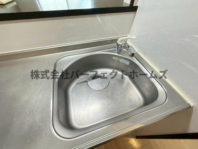 CASA FELIZのキッチン|コンパクトなキッチンで掃除もラクラク