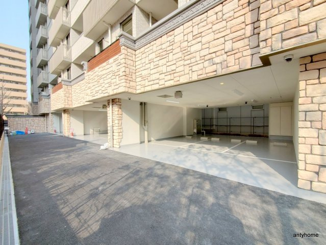 プレジオ難波ASIAN　仲介手数料無料の駐車場