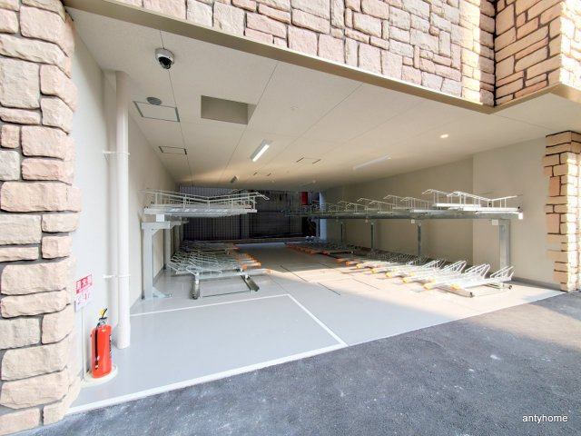 プレジオ難波ASIAN　仲介手数料無料の駐車場