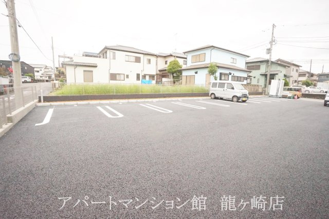 ソレアードホソヤＦの駐車場