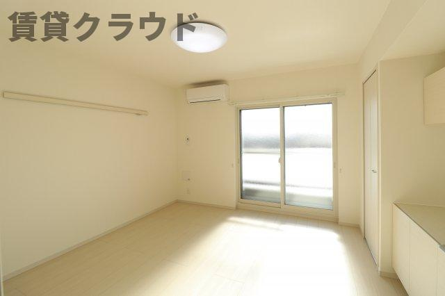 グレイス蘇我の寝室|こちらの居間で趣味の時間をお楽しみください