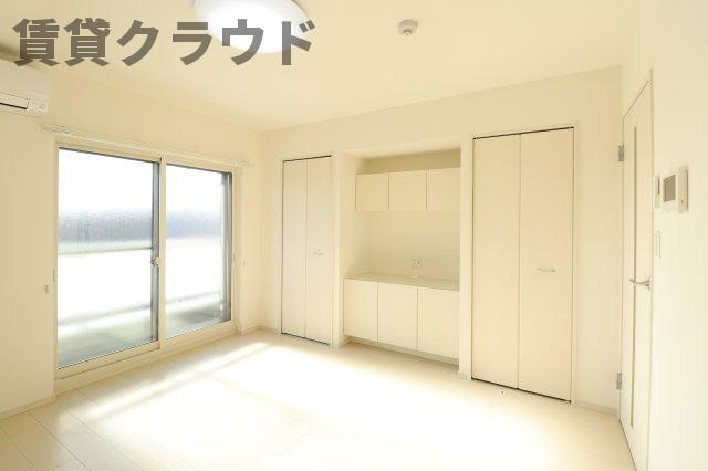 グレイス蘇我の居間・リビング|白系で統一しているので全体がスッキリとまとまっています♪