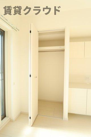 グレイス蘇我の収納|お洋服がかけられるハンガーラック付きです♪