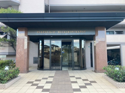 【エントランス】 | ダイアパレス東深津 | ダイアパレス東深津　ＪＲ東福山駅歩17分 公園前バス停歩3分