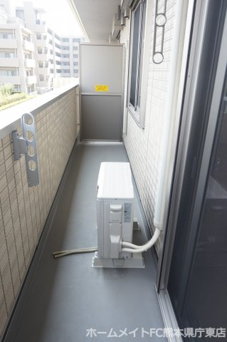 熊本市東区長嶺南３丁目のアパートのバルコニー